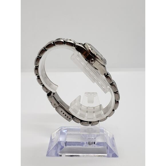 Roxy women's watch. Blue iridescent face. Calendar on watch face. working watch - Picture 5 of 7